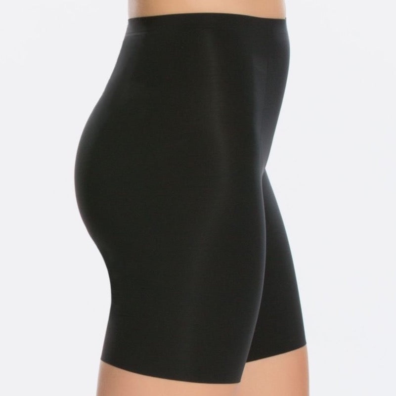 SPANX Thinstincts Mid-Thigh Shorts - Plus Size, Very Black, 3X : :  Clothing, Shoes & Accessories