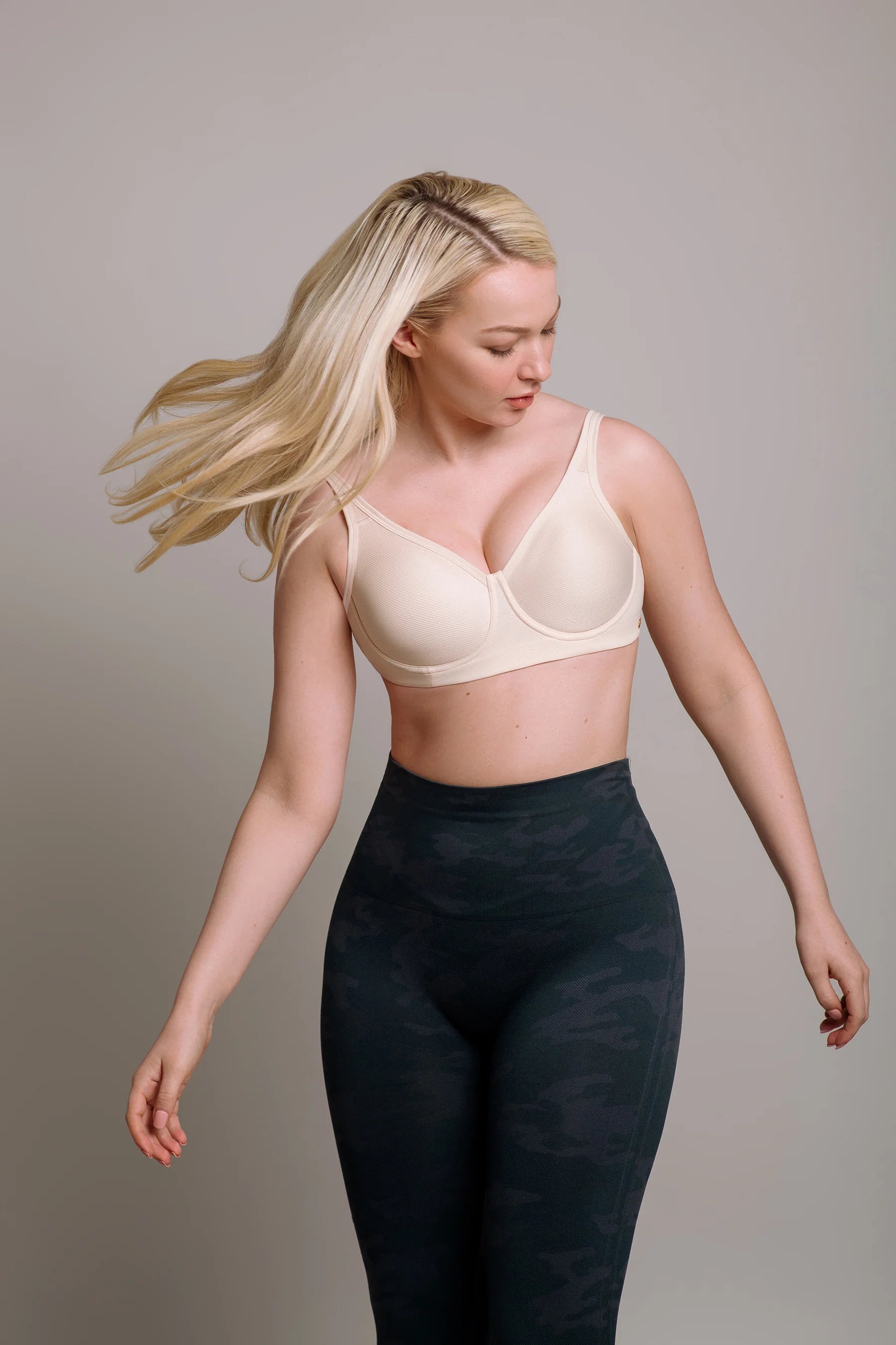 Kaye Larcky | 4022 Athletique | High Impact Underwire Sports Bra | Everyday  Bra for Women | Workout Clothes | Gym Tops